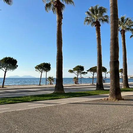شقة Desa Seaside فلورا